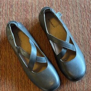 Array Women's Inga Black Mary Janes Shoes. Excellent Condition. Size 9W.